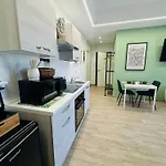 La Botanica - Station Apartment *